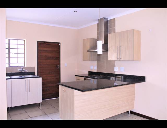 3 BEDROOM TOWNHOUSE SOLD IN MOOIKLOOF RIDGE